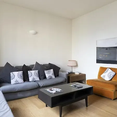 Apartment Charming 3-bed In Milan